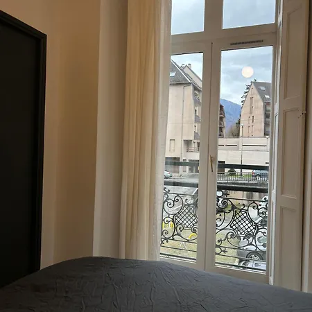 Au Centre-ville A 100 M Des Telecabines Avec Parking Souterrain Gratuit *