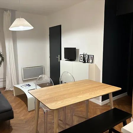 Au Centre-ville A 100 M Des Telecabines Avec Parking Souterrain Gratuit *